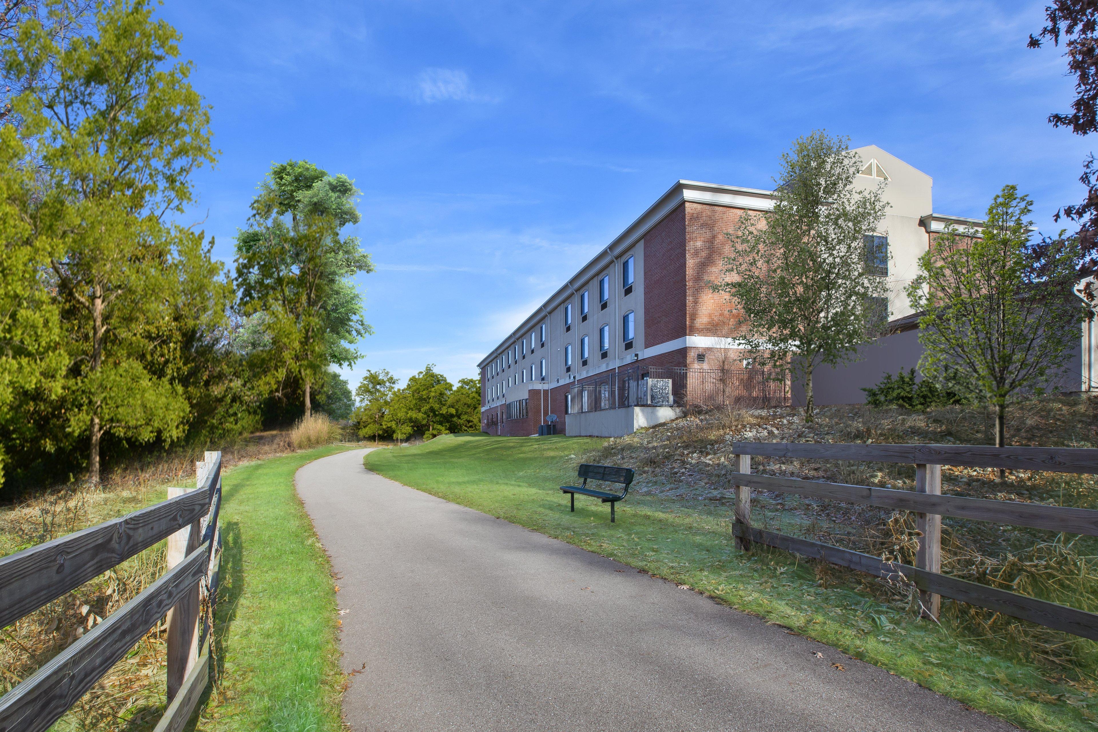 Holiday Inn Express Niles By Ihg Екстер'єр фото