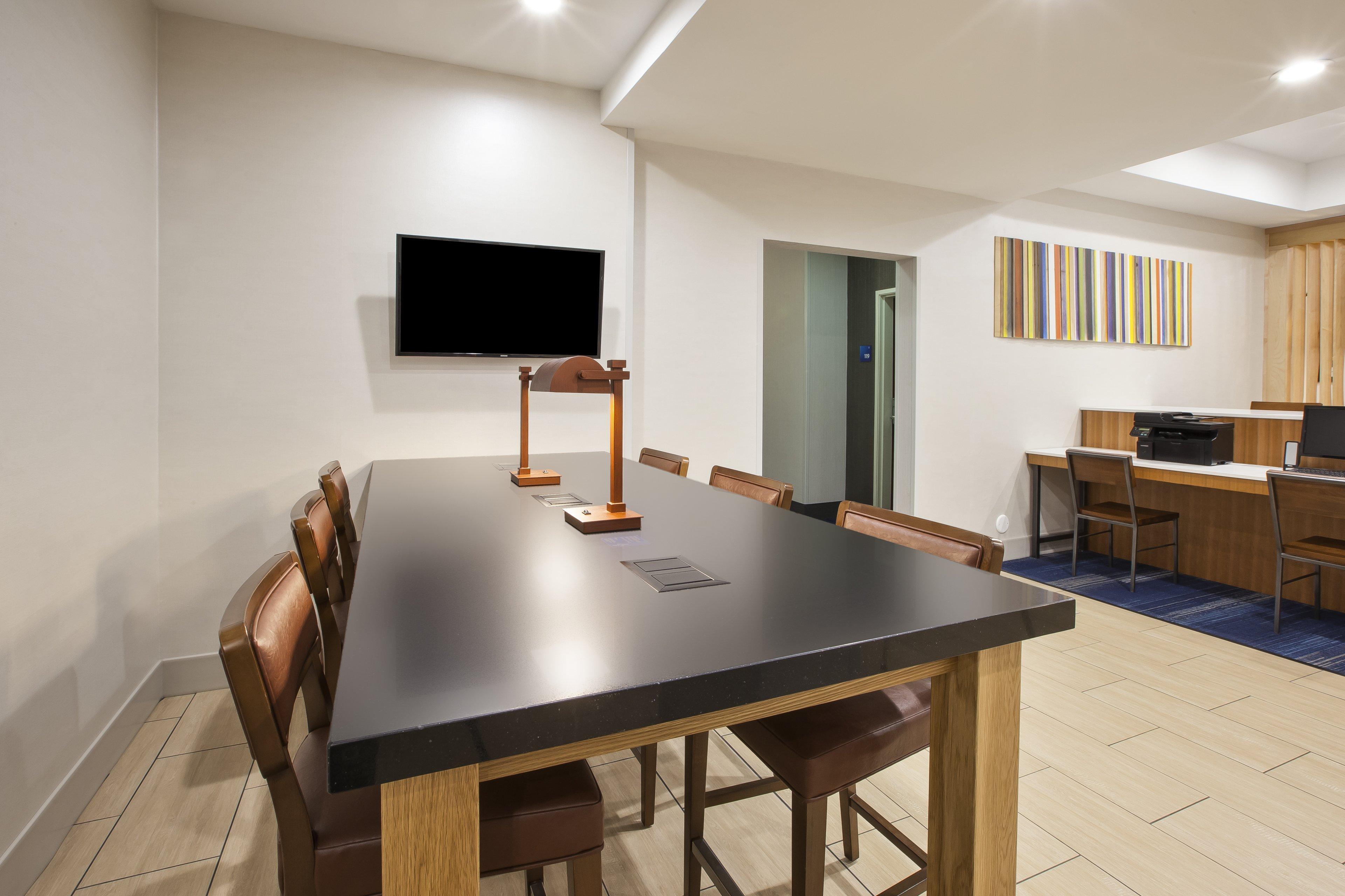 Holiday Inn Express Niles By Ihg Екстер'єр фото