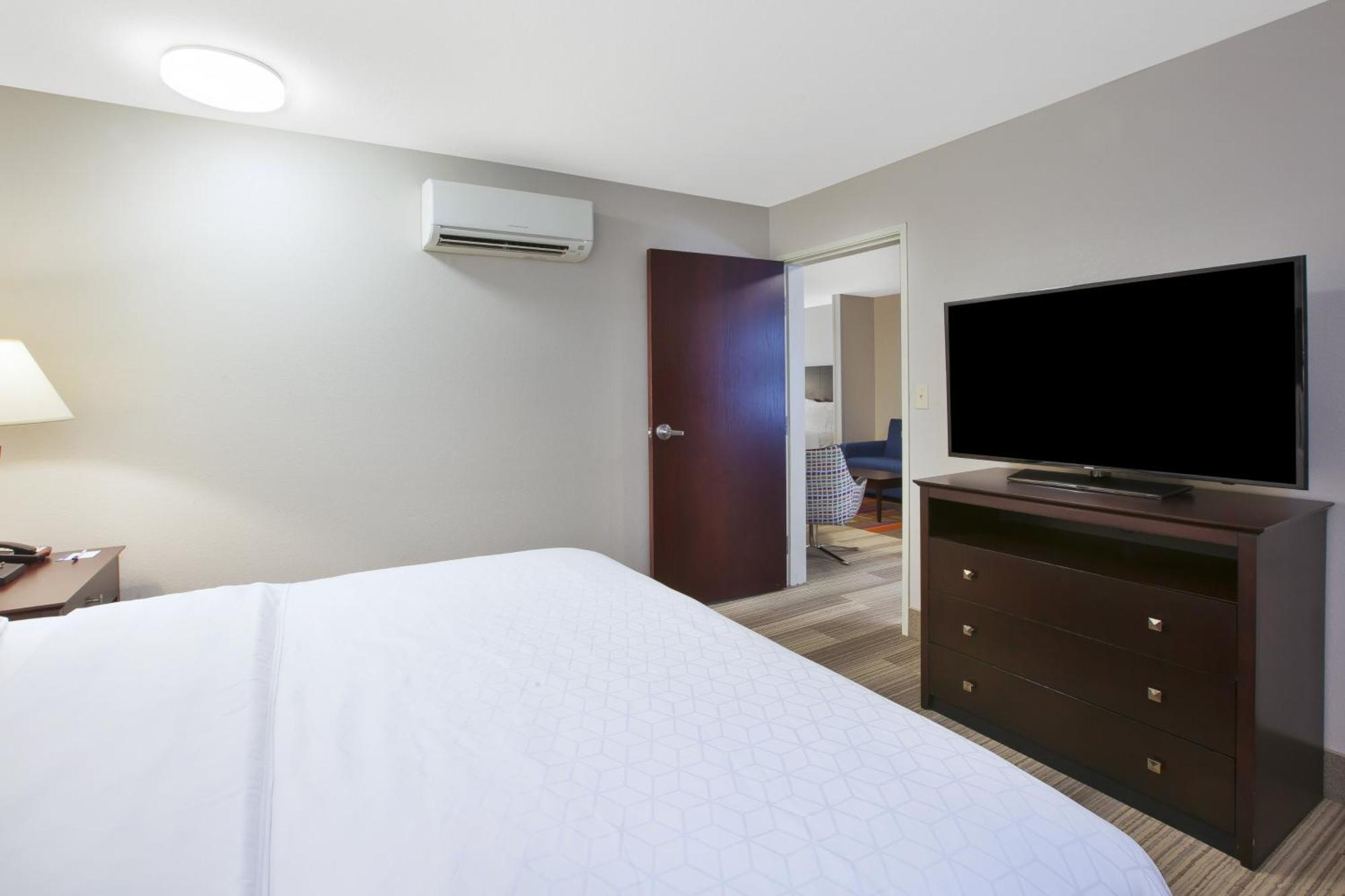 Holiday Inn Express Niles By Ihg Екстер'єр фото
